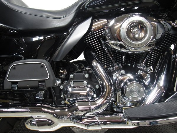 used-2010-harley-ultra-classic-flhtcu-u4984-for-sale-in-michigan-engine.JPG
