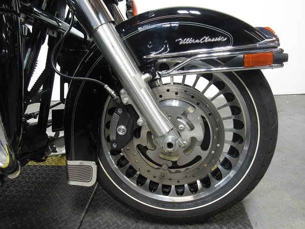 used-2010-harley-ultra-classic-flhtcu-u4984-for-sale-in-michigan-wheel.JPG