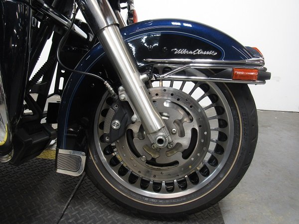 used-2013-harley-ultra-classic-flhtcu-u4995-for-sale-in-michigan-wheel.JPG