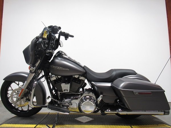 used-2016-harley-street-glide-special-flhxs-u5016-for-sale-in-michigan-2.JPG