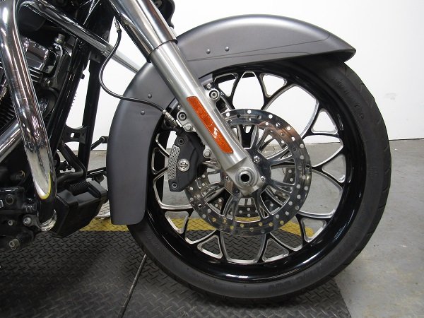 used-2016-harley-street-glide-special-flhxs-u5016-for-sale-in-michigan-wheel.JPG