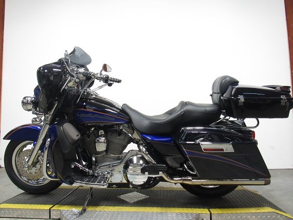 used-2004-harley-screaming-eagle-electra-glide-flhtcse-u4988-for-sale-in-michigan-2.JPG