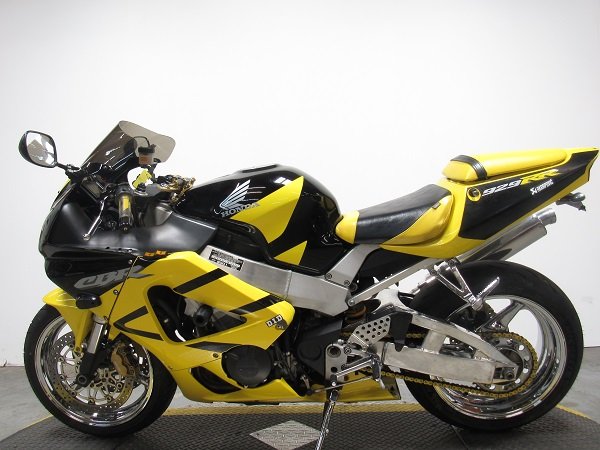 used-2001-honda-cbr929rr-u4946-for-sale-in-michigan-2.JPG