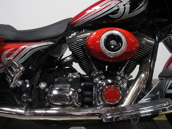 used-2007-harley-street-glide-flhx-u4991-for-sale-in-michigan-engine.JPG