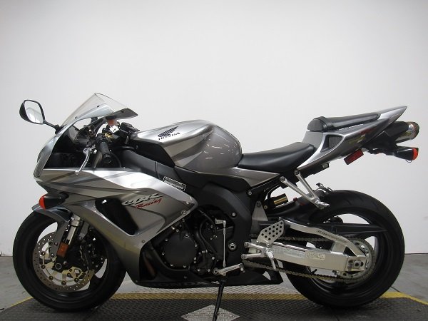 used-2006-honda-cbr1000rr-u5007-for-sale-in-michigan-2.JPG