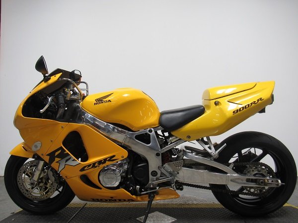 used-1998-honda-cbr900rr-u4956-for-sale-in-michigan-2.JPG