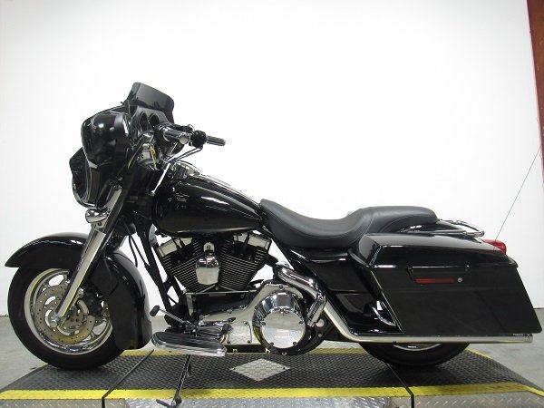 used-2006-harley-street-glide-flhxi-for-sale-in-michigan-2.JPG