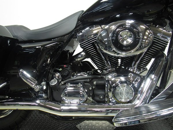 used-2006-harley-street-glide-flhxi-for-sale-in-michigan-engine.JPG