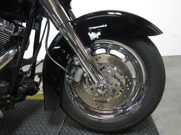 used-2006-harley-street-glide-flhxi-for-sale-in-michigan-wheel.JPG