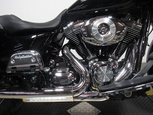 used-2010-harley-electra-glide-flhtc-u4890-for-sale-in-michigan-engine.JPG