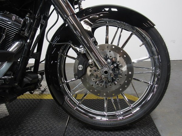 used-2010-harley-electra-glide-flhtc-u4890-for-sale-in-michigan-wheel.JPG