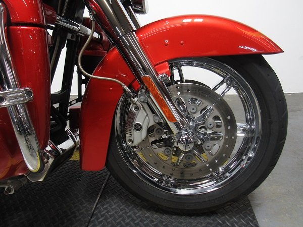 used-2013-harley-screaming-eagle-electra-glide-flhtcuse8-u5022-for-sale-in-michigan-wheel.JPG
