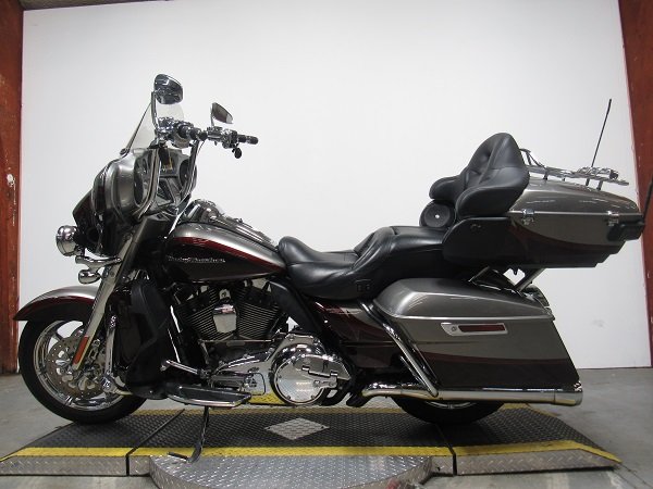 used-2015-harley-cvo-ultra-limited-flhtkse-u4990-for-sale-in-michigan-2.JPG