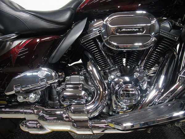 used-2015-harley-cvo-ultra-limited-flhtkse-u4990-for-sale-in-michigan-engine.JPG