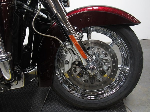 used-2015-harley-cvo-ultra-limited-flhtkse-u4990-for-sale-in-michigan-wheel.JPG