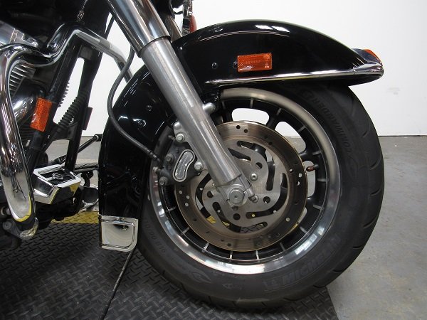 used-2005-harley-electra-glide-flhti-u4891-for-sale-in-michigan-wheel.JPG