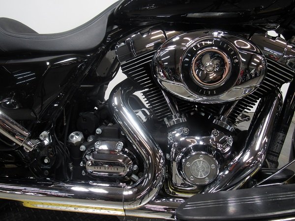 used-2011-harley-street-glide-flhx-u5018-for-sale-in-michigan-engine.JPG