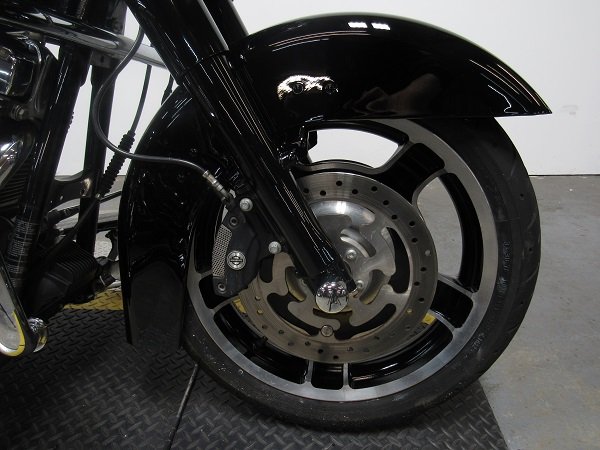 used-2011-harley-street-glide-flhx-u5018-for-sale-in-michigan-wheel.JPG