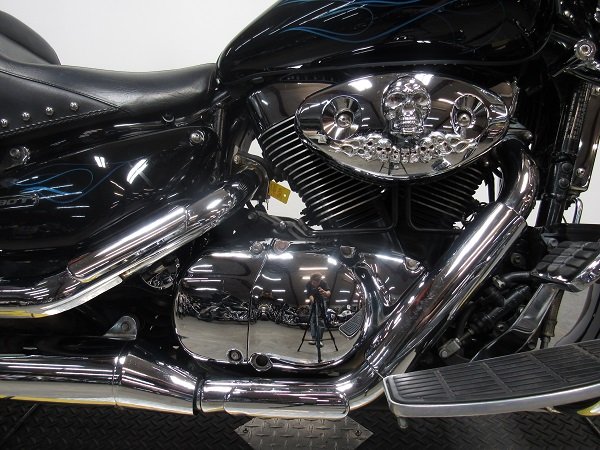 used-2005-suzuki-boulevard-c90t-u4923-for-sale-in-michigan-engine.JPG