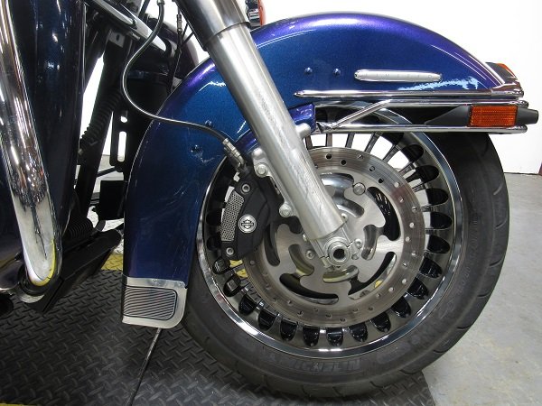 used-2010-harley-ultra-limited-electra-glide-flhtk-u4976-for-sale-in-michigan-wheel.JPG