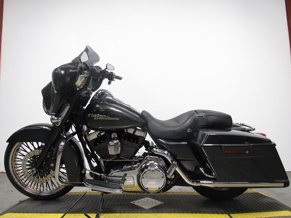 used-2008-harley-street-glide-flhx-u5053-for-sale-in-michigan-2.JPG