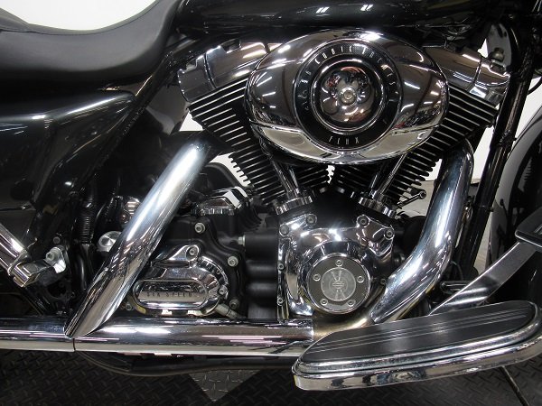used-2008-harley-street-glide-flhx-u5053-for-sale-in-michigan-engine.JPG