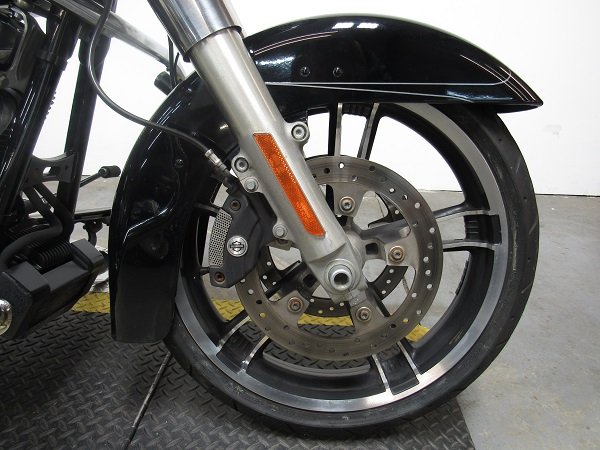 used-2014-harley-street-glide-special-flhxs-u4964-for-sale-in-michigan-wheel.JPG
