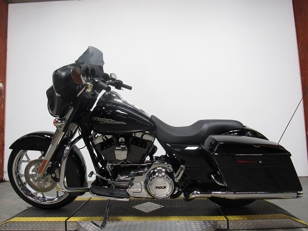 used-2013-harley-street-glide-flhx-u5056-for-sale-in-michigan-2.JPG