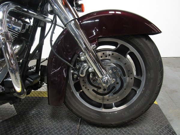 used-2006-harley-street-glide-flhxi-u5063-for-sale-in-michigan-wheel.JPG