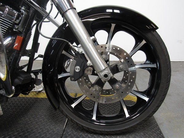 used-2008-harley-road-king-flhr-u5064-for-sale-in-michigan-wheel.JPG