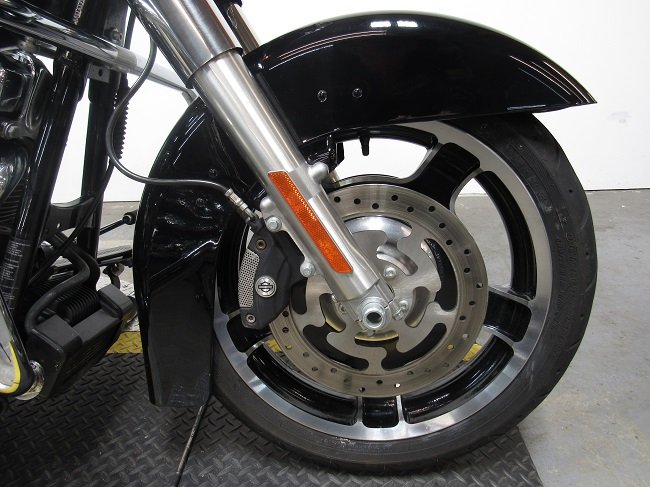 used-2013-harley-davidson-street-glide-flhx-u5060-wheel.JPG