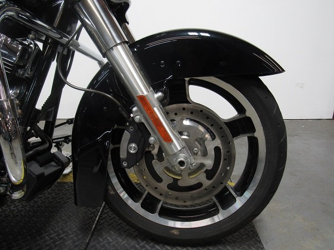 used-2013-harley-davisdon-street-glide-flhx-u5049-wheel.JPG