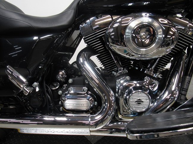 used-2013-harley-davisdon-street-glide-flhx-u5049-engine.JPG