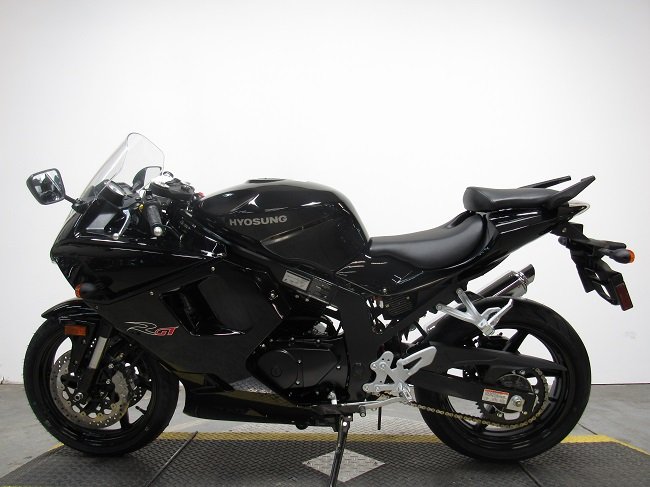 used-2015-hyosung-gt250r-gt-250-u5035-2.JPG used-2015-hyosung-gt250r-gt-250-u5035-2.JPG