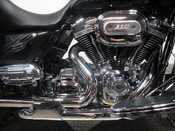 used-2012-harley-street-glide-screaming-eagle-flhxse3-u4970-for-sale-in-michigan-engine.JPG