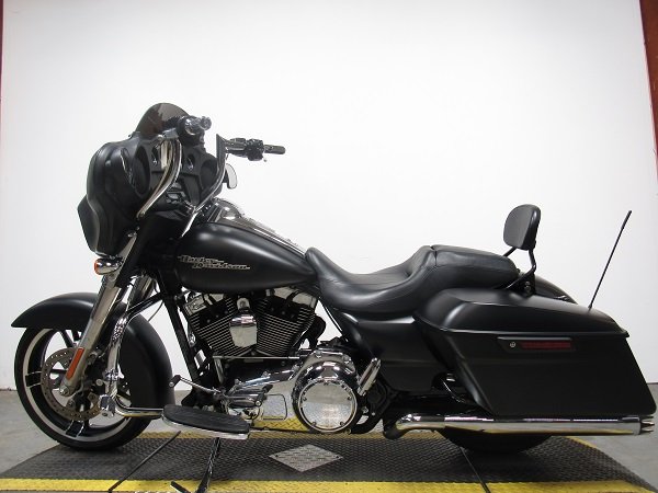 used-2014-harley-street-glide-flhx-U4900-for-sale-in-michigan-2.JPG