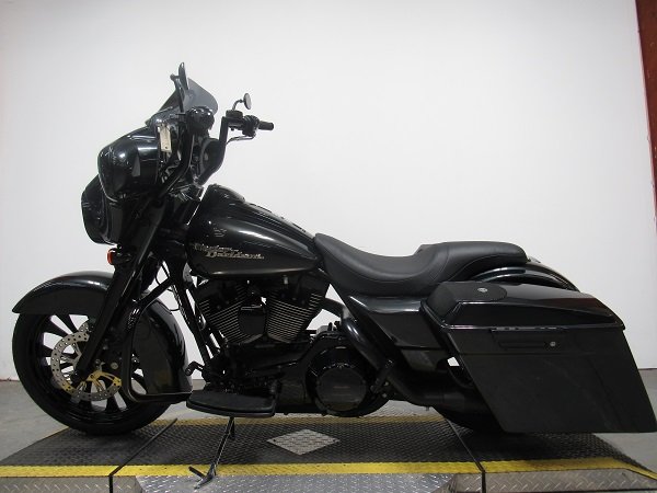 used-2006-harley-street-glide-flhxi-u5023-for-sale-in-michigan-2.JPG