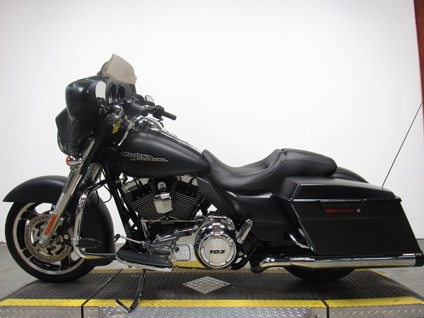 used-2012-harley-street-glide-flhx-u4974-for-sale-in-michigan-2.JPG