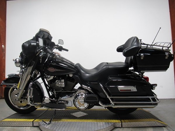used-2008-harley-electra-glide-classic-flhtc-u5045-for-sale-in-michigan-2.JPG