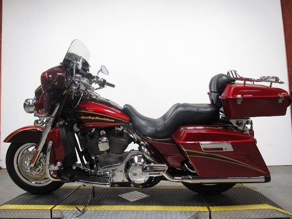 used-2005-harley-screaming-eagle-electra-glide-flhtcse2-u5047-for-sale-in-michigan-3.JPG