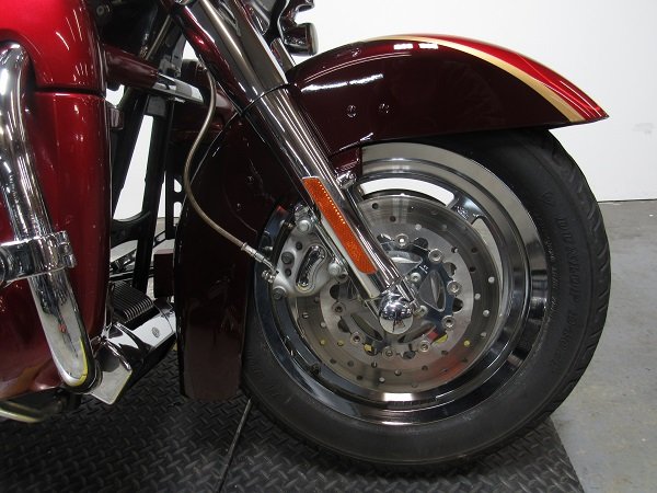 used-2005-harley-screaming-eagle-electra-glide-flhtcse2-u5047-for-sale-in-michigan-wheel.JPG