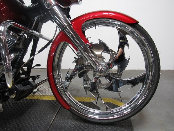 used-2013-harley-street-glide-flhx-u5058-for-sale-in-michigan-wheel.JPG