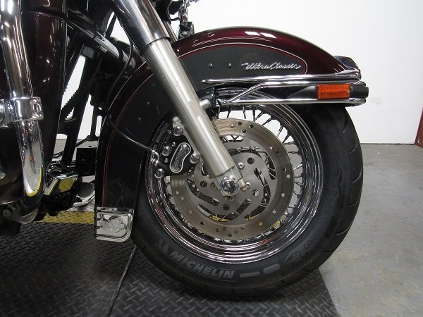 used-2005-harley-electra-glide-ultra-classic-flhtcui-u5059-for-sale-in-michigan-wheel.JPG