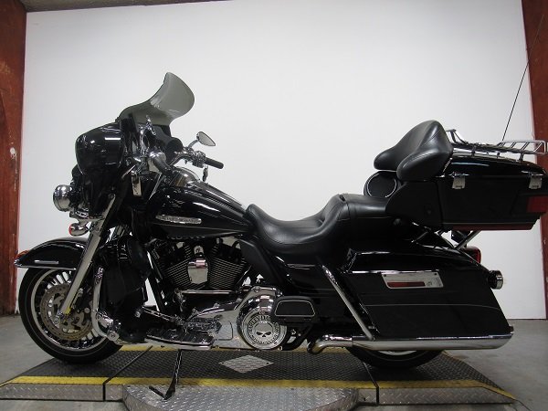 used-2011-harley-ultra-limited-electra-glide-flhtk-u5068-for-sale-in-michigan-3.JPG