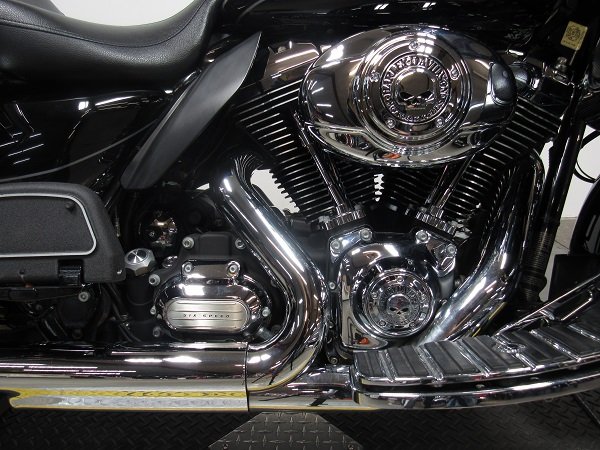 used-2011-harley-ultra-limited-electra-glide-flhtk-u5068-for-sale-in-michigan-engine.JPG