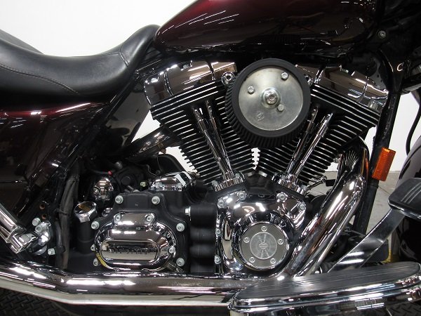 used-2007-harley-street-glide-flhx-u4998-for-sale-in-michigan-engine.JPG