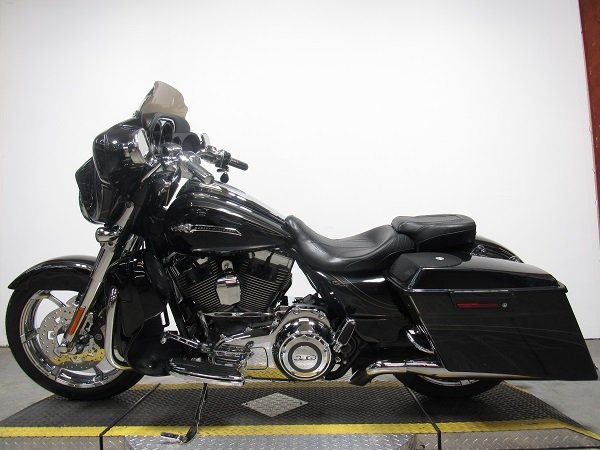 used-2012-harley-street-glide-screaming-eagle-cvo-flhxse3-u5033-for-sale-in-michigan-3.JPG