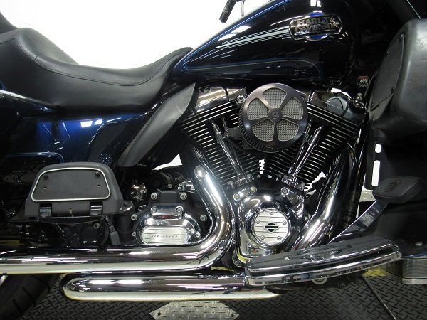 used-2012-harley-ultra-classic-flhtcu-u5057-for-sale-in-michigan-engine.JPG