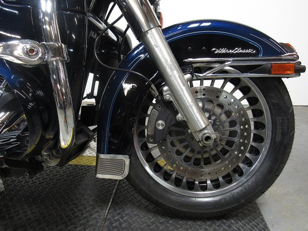 used-2012-harley-ultra-classic-flhtcu-u5057-for-sale-in-michigan-wheel.JPG