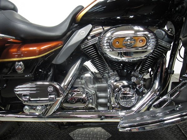 used-2008-harley-electra-glide-105th-anniversary-flhtcu-u5062-for-sale-in-michigan-engine.JPG